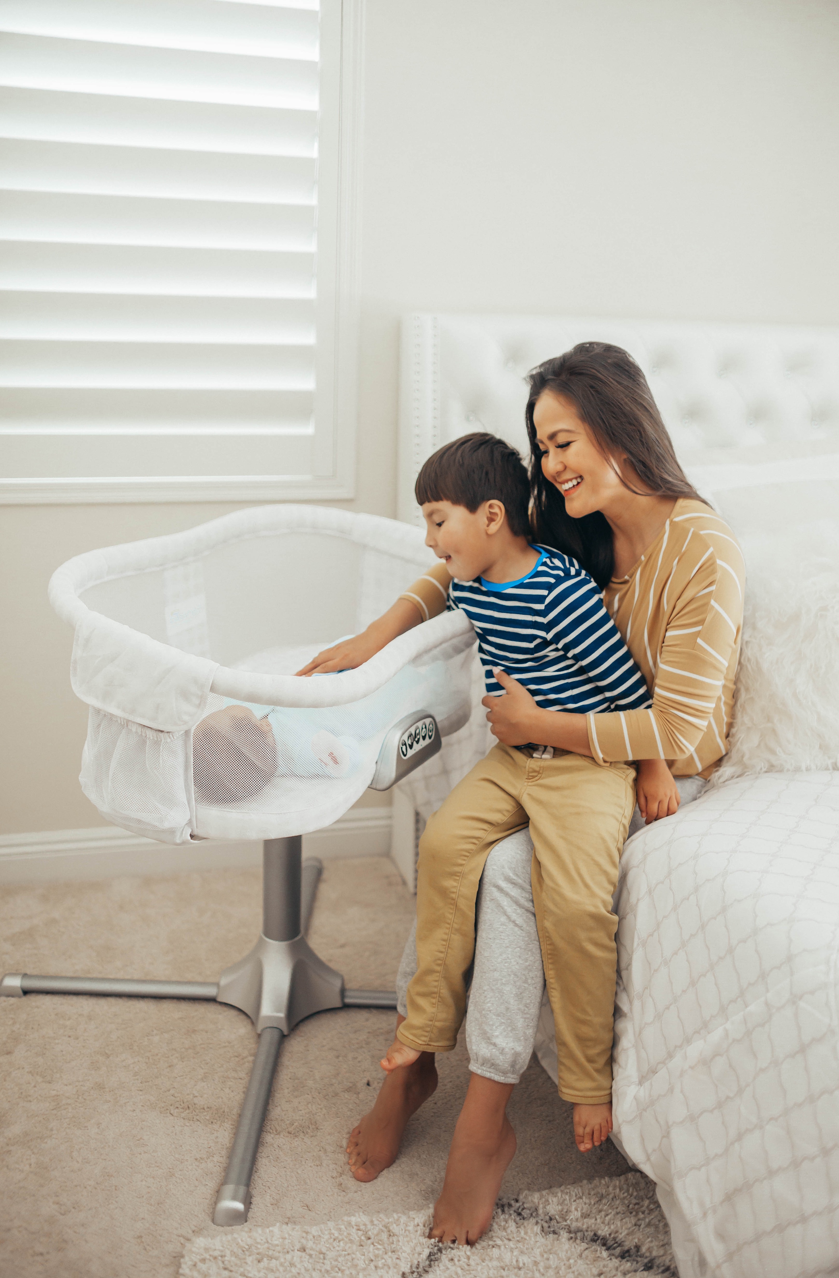 bassinet with built in swaddle